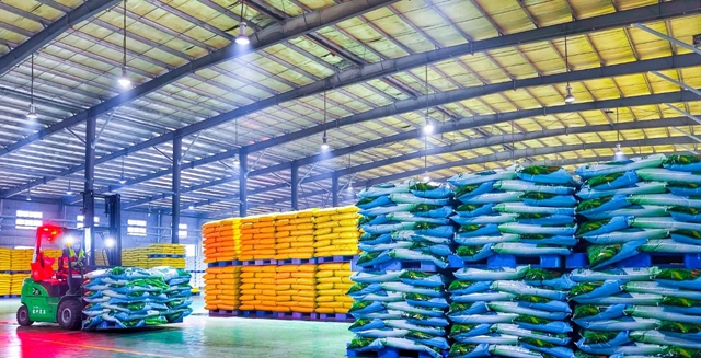 服務(wù)市場(chǎng)需求！股份公司腐植酸二銨成功投產(chǎn)(圖1)