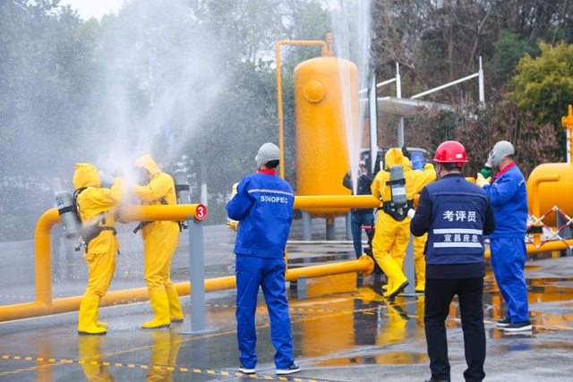湖北省第一屆“宜荊荊恩”安全技能競(jìng)賽在宜化實(shí)訓(xùn)基地成功舉辦(圖4) 湖北省第一屆“宜荊荊恩”安全技能競(jìng)賽在宜化實(shí)訓(xùn)基地成功舉辦(圖4)
