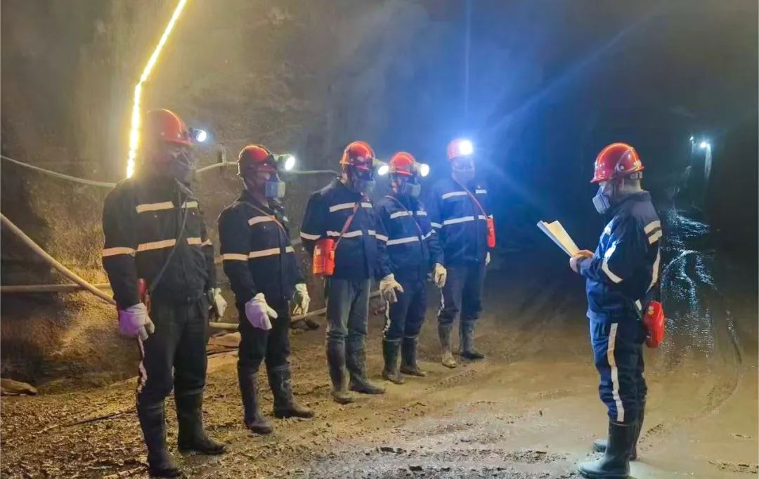 宜化礦業(yè)殷家坪礦機(jī)電維修一班:能打硬仗會算細(xì)賬的“圖強(qiáng)班”(圖3) 宜化礦業(yè)殷家坪礦機(jī)電維修一班:能打硬仗會算細(xì)賬的“圖強(qiáng)班”(圖3)