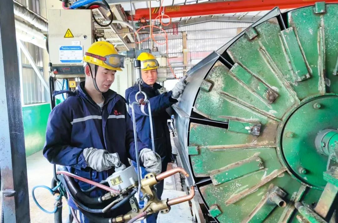 青海宜化電石分廠電極殼班：加強(qiáng)標(biāo)準(zhǔn)化建設(shè)，保障電石爐長(zhǎng)周期穩(wěn)定運(yùn)行(圖4)