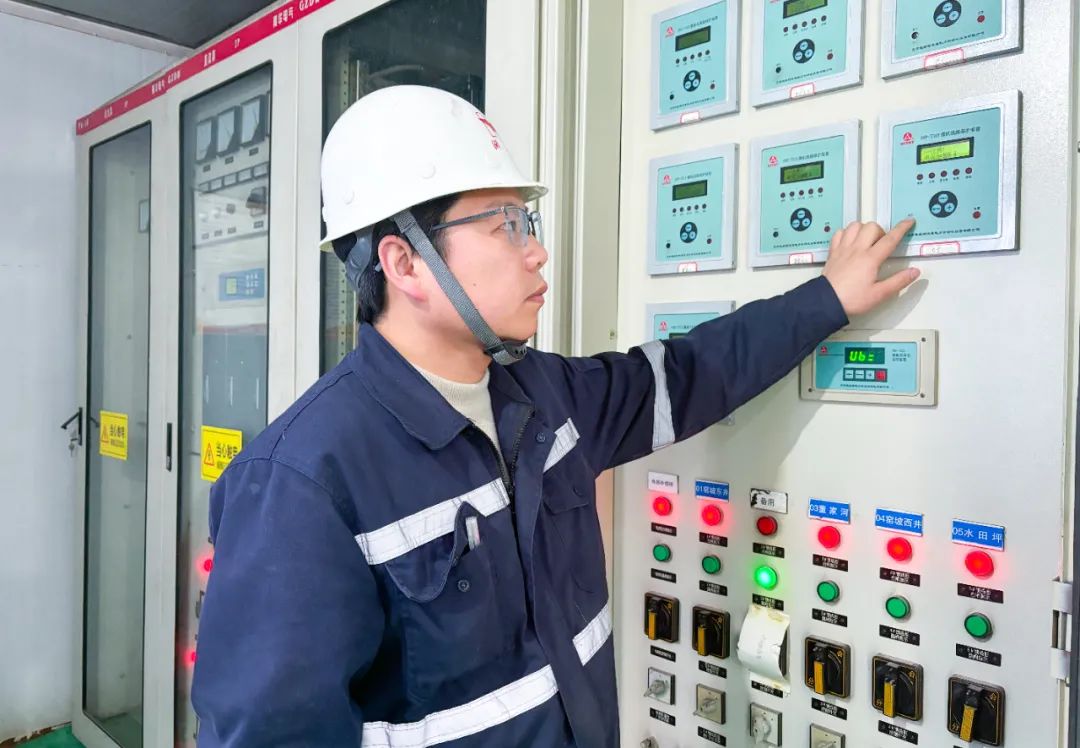 宜化礦業(yè)郭倉?。簼M腔熱愛向機電，一片初心為礦山(圖3)