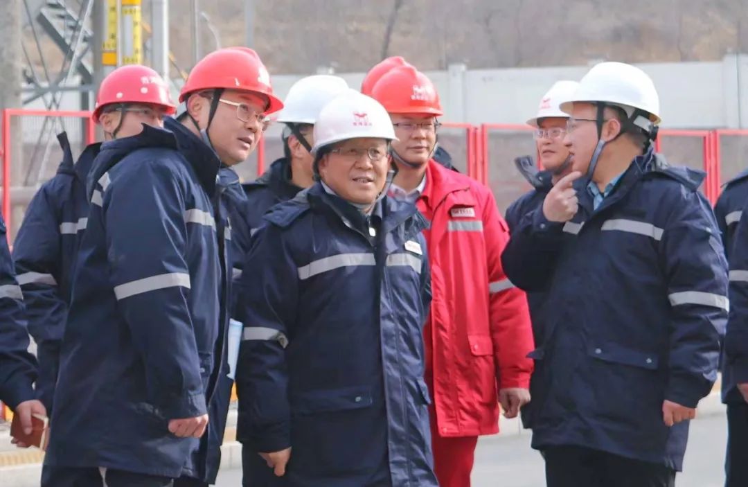 王大真到青海片區(qū)現(xiàn)場辦公(圖2) 王大真到青海片區(qū)現(xiàn)場辦公(圖2)