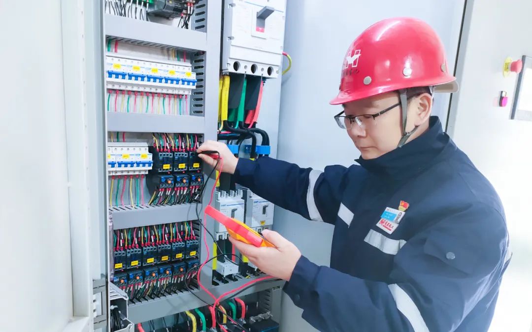 【宜化榜樣】楚星公司江剛：扎根一線，保障電氣設(shè)備平穩(wěn)運行(圖4)