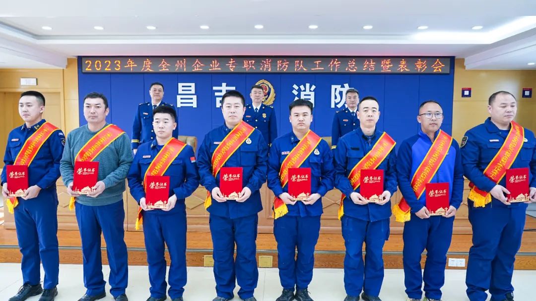 【宜化榜樣】新疆宜化崔發(fā)新:當(dāng)好安全生產(chǎn)的守護者(圖4) 【宜化榜樣】新疆宜化崔發(fā)新:當(dāng)好安全生產(chǎn)的守護者(圖4)