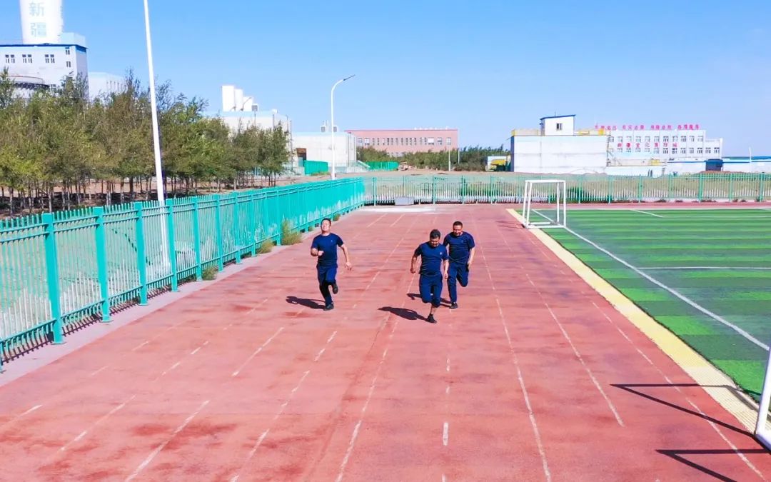 【宜化榜樣】新疆宜化崔發(fā)新:當(dāng)好安全生產(chǎn)的守護者(圖6) 【宜化榜樣】新疆宜化崔發(fā)新:當(dāng)好安全生產(chǎn)的守護者(圖6)