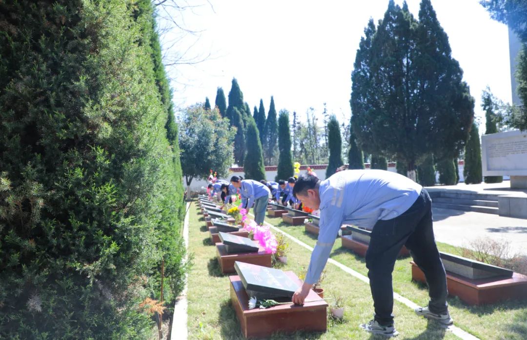 傳承紅色基因賡續(xù)紅色血脈！松滋肥業(yè)開展清明祭英烈主題黨日活動(dòng)(圖5)