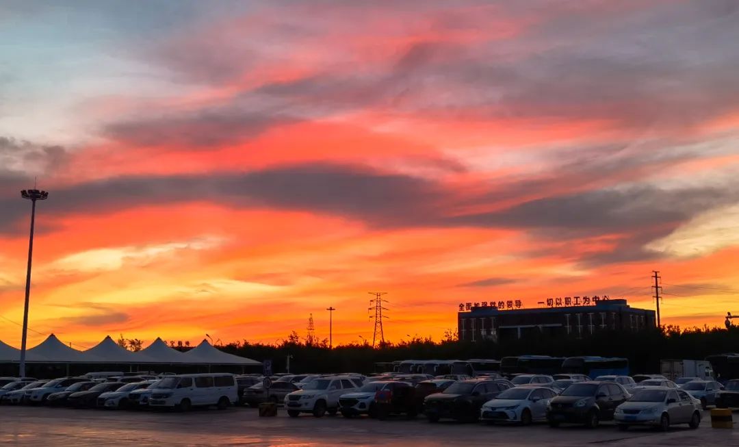 夜幕下的新疆宜化，有著別樣風情(圖2)