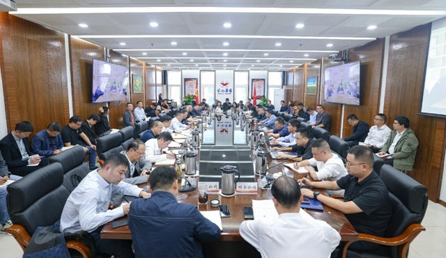 集團(tuán)黨委召開擴(kuò)大會議 傳達(dá)學(xué)習(xí)習(xí)近平總書記重要講話精神(圖1) 集團(tuán)黨委召開擴(kuò)大會議 傳達(dá)學(xué)習(xí)習(xí)近平總書記重要講話精神(圖1)