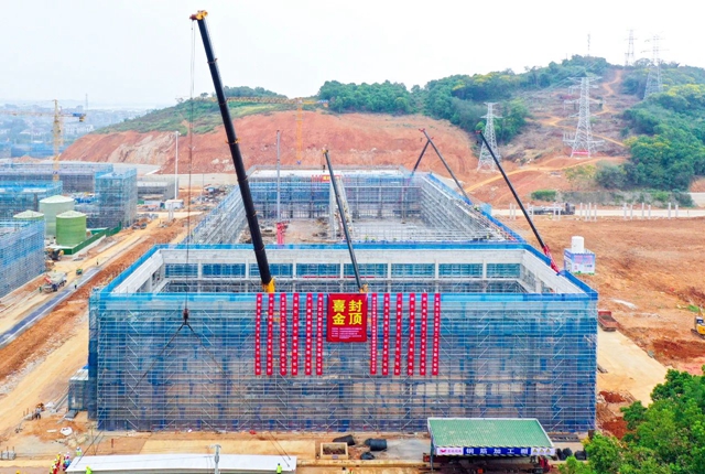 楚星生態(tài)項目尿素庫順利封頂(圖1) 楚星生態(tài)項目尿素庫順利封頂(圖1)