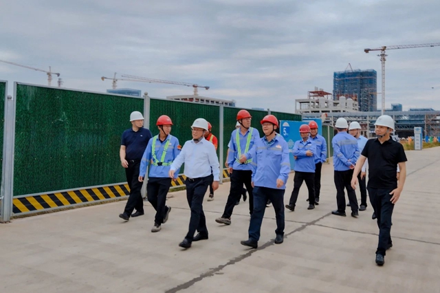 王大真帶隊(duì)走訪慰問(wèn)一線干部職工(圖1) 王大真帶隊(duì)走訪慰問(wèn)一線干部職工(圖1)