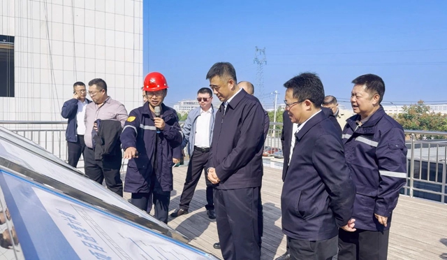 黑龍江省供銷合作社理事會(huì)主任趙勵(lì)軍、倍豐集團(tuán)董事長(zhǎng)徐陽一行到訪宜化集團(tuán)(圖1)