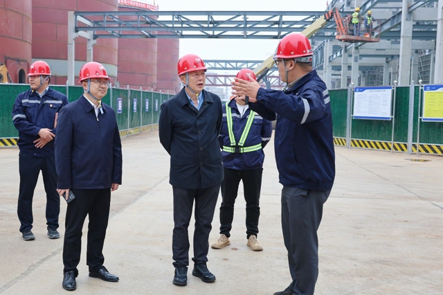 宜昌市國資委黨委書記、主任黃智華一行到楚星公司和松滋肥業(yè)現(xiàn)場調研