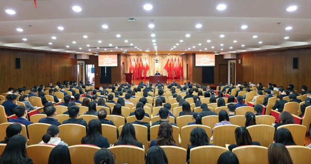 宜化集團(tuán)領(lǐng)導(dǎo)班子深入貫徹中央八項(xiàng)規(guī)定精神學(xué)習(xí)教育讀書班開班(圖1)