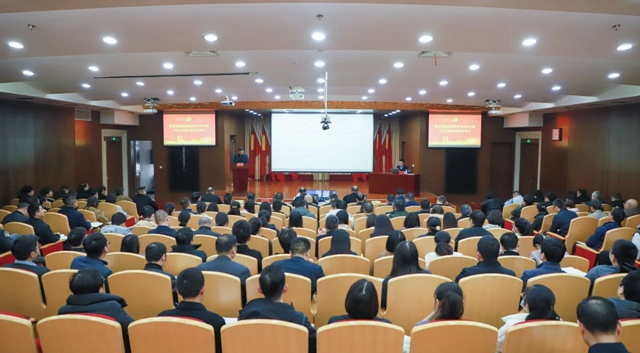 宜化集團(tuán)黨委理論學(xué)習(xí)中心組開展集中學(xué)習(xí)(圖1)