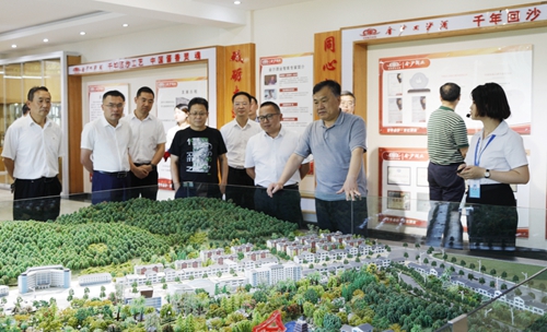 袁衛(wèi)東、王大真到金沙酒業(yè)調(diào)研指導工作