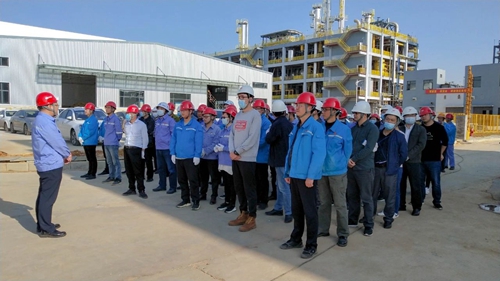 感受工程氛圍參與工程建設 集團總部機關(guān)干部到新材料公司現(xiàn)場勞動