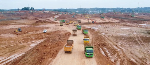 大干快上！氨醇項目施工現(xiàn)場熱火朝天