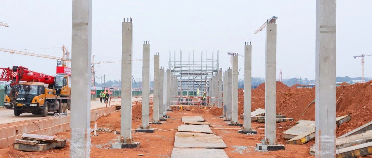 工程建設(shè)跑出加速度！磷化工項(xiàng)目預(yù)制管廊開始安裝